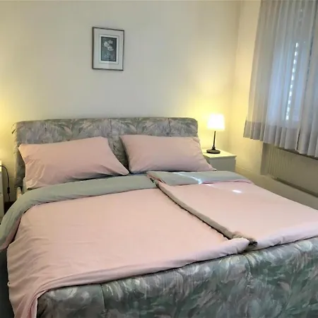 Schoene, Sonnige 25-zimmer Parterre-ferienwohnung Poschiavo