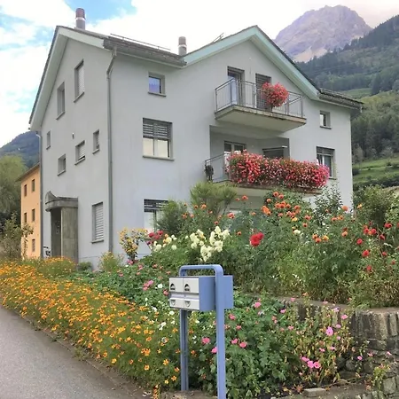 Schoene, Sonnige 25-zimmer Parterre-ferienwohnung * Poschiavo