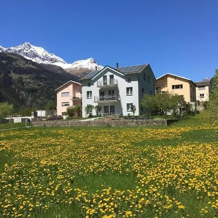 Schoene, Sonnige 25-zimmer Parterre-ferienwohnung Apartment Poschiavo
