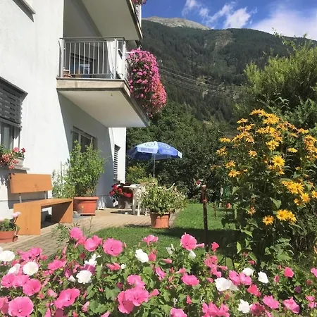 Schoene, Sonnige 25-zimmer Parterre-ferienwohnung Apartmán *