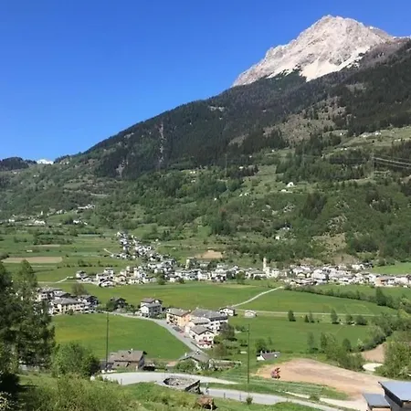 Schoene, Sonnige 25-zimmer Parterre-ferienwohnung Apartmán Poschiavo