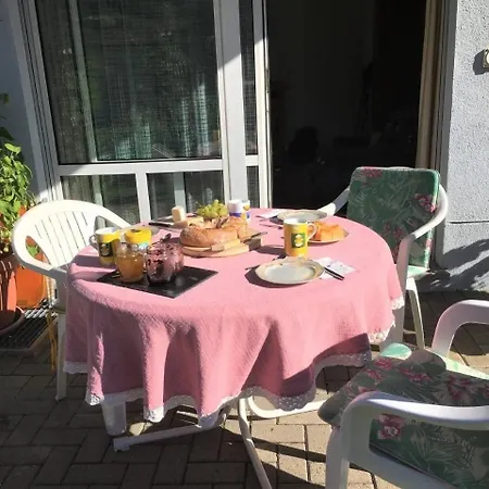 Apartmán Schoene, Sonnige 25-zimmer Parterre-ferienwohnung