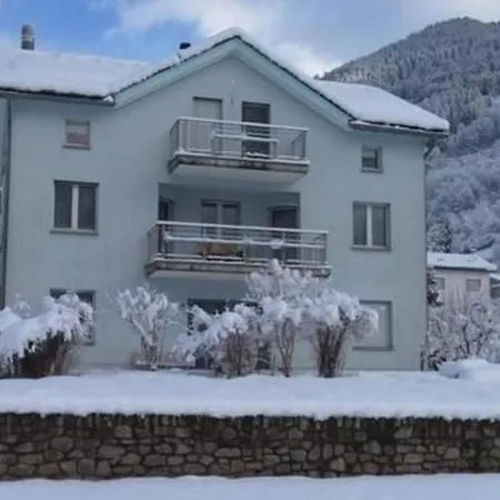 Schoene, Sonnige 25-zimmer Parterre-ferienwohnung Apartmán