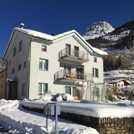Schoene, Sonnige 25-zimmer Parterre-ferienwohnung Apartmán *